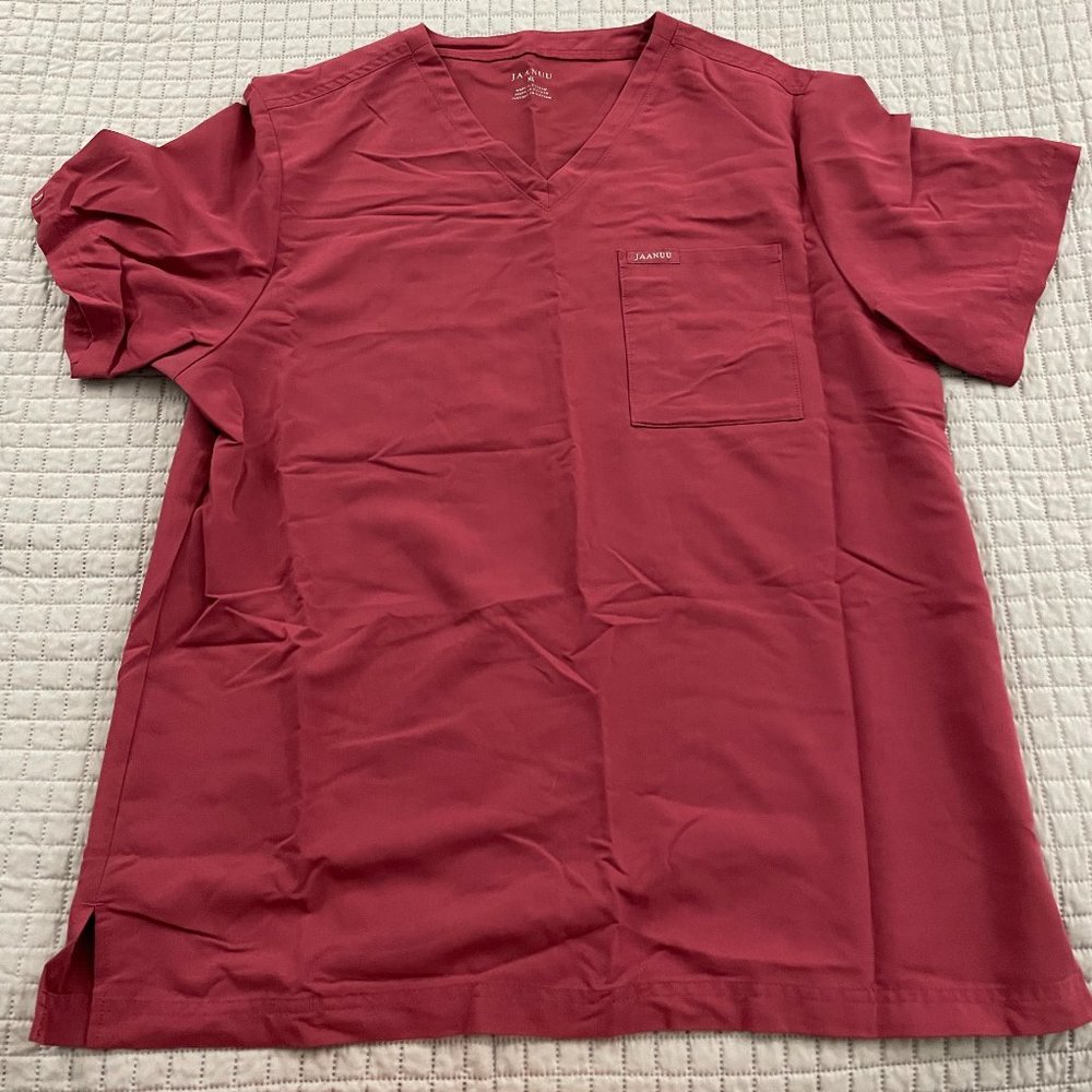 Men's 2-Pocket V-Neck Top in Warm Berry XL